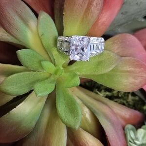 Elegant Silver/CZ Ring